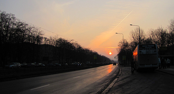 Kraków, godz. 6.38. Wita nas rześki poranek, w blasku wschodzącego Słońca.